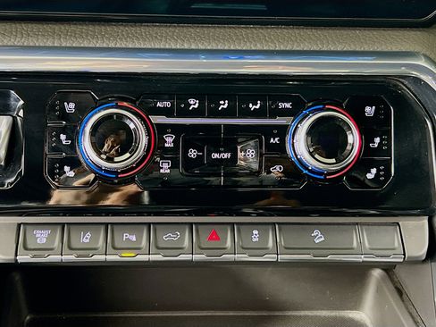 Used 2025 GMC Sierra 3500 Denali image 16