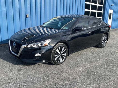 Used 2019 Nissan Altima 2.5 SV image 2