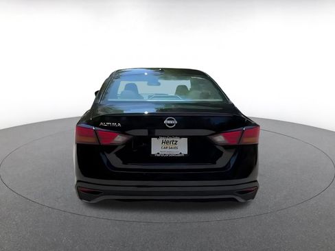 Used 2025 Nissan Altima 2.5 SV FWD image 16