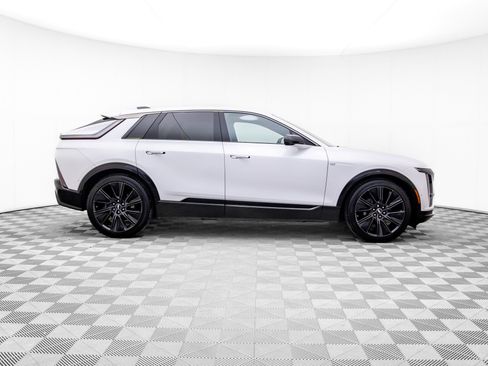 Used 2024 Cadillac Lyriq Sport image 8