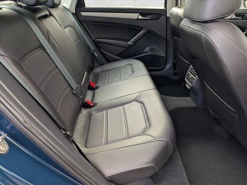 Used 2022 Volkswagen Passat 2.0T SE image 18