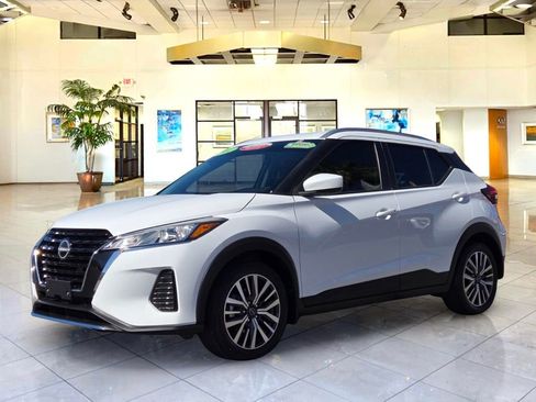 Certified 2022 Nissan Kicks SV FWD image 1