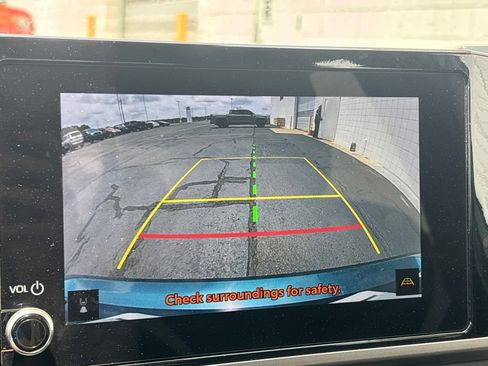 Used 2025 Toyota Camry SE FWD image 12