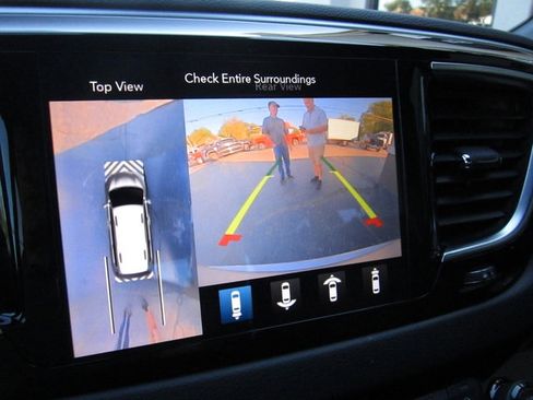 Used 2019 Chrysler Pacifica Touring Plus w/ Advanced Safetytec Group image 18