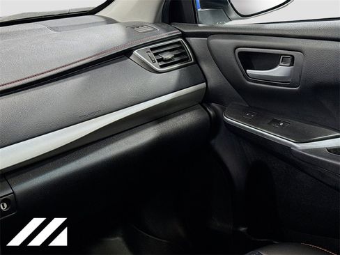 Used 2015 Toyota Camry SE image 23