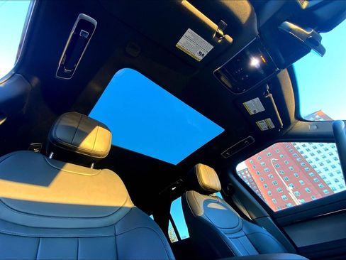 Used 2024 Land Rover Range Rover Sport SE image 14