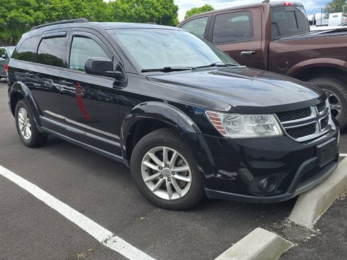 Used 2017 Dodge Journey SXT w/ Comfort/Convenience Group FWD image 2