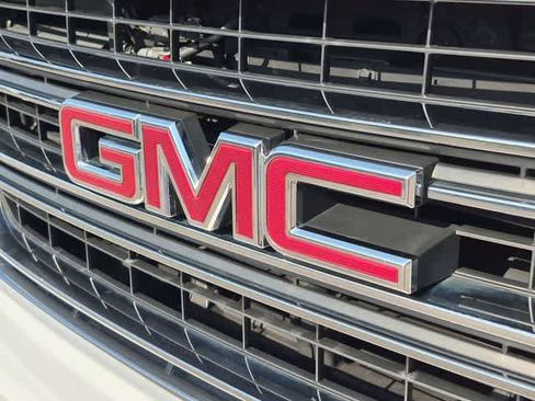 Used 2017 GMC Yukon SLT w/ Open Road Package AWD/4WD image 12