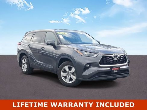 Used 2024 Toyota Highlander LE image 1
