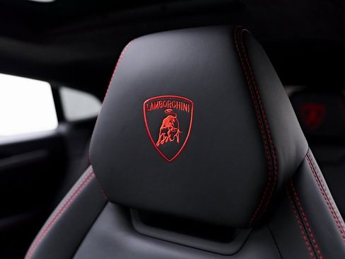 Used 2022 Lamborghini Urus image 52