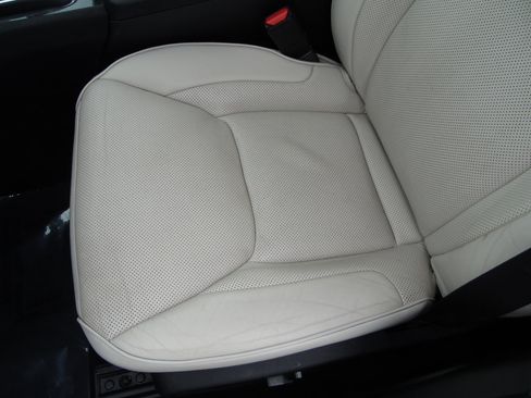 Used 2019 Chrysler 300 Limited image 11