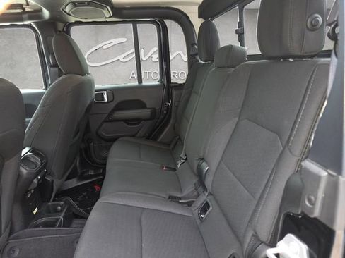 Used 2023 Jeep Gladiator Overland AWD/4WD image 23