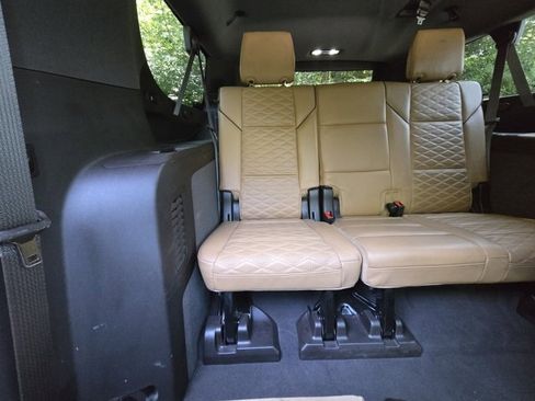 Used 2022 Cadillac Escalade ESV Premium Luxury w/ Performance Package image 31