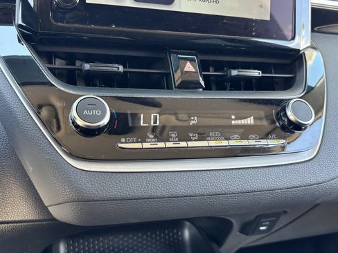Used 2025 Toyota Corolla LE FWD image 22