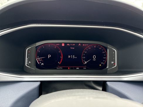 Used 2025 Volkswagen Taos SEL image 18