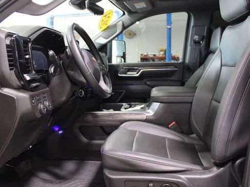 Used 2024 Chevrolet Silverado 2500 LTZ w/ LTZ Convenience Package AWD/4WD image 13