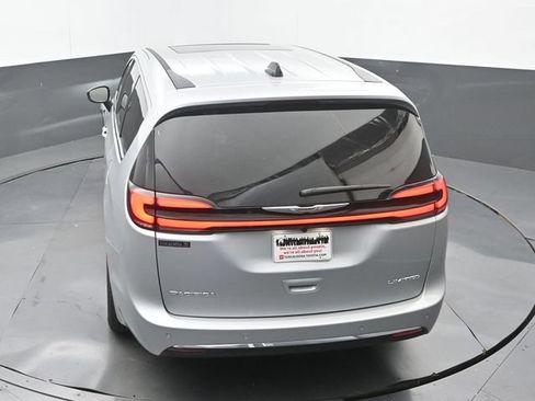 Used 2026 Chrysler Pacifica Limited FWD image 15