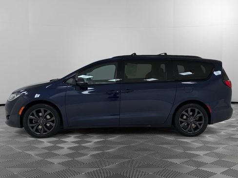 Used 2018 Chrysler Pacifica Limited FWD image 2