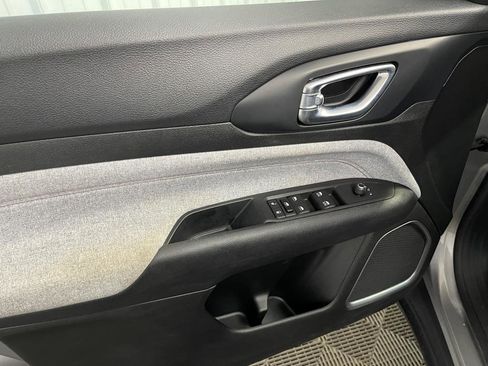 Used 2022 Jeep Compass Latitude image 30