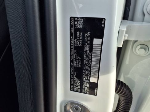 Certified 2024 Volvo XC60 B5 Plus AWD/4WD image 33
