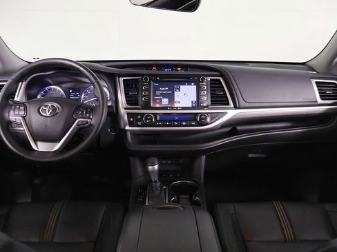 Used 2018 Toyota Highlander SE AWD/4WD image 12