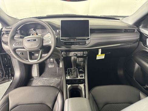 New 2026 Jeep Compass Latitude image 12