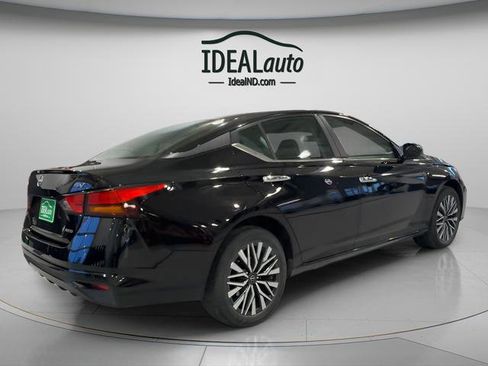 Used 2024 Nissan Altima 2.5 SV image 5