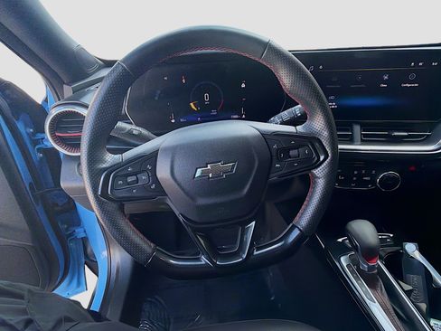 Used 2024 Chevrolet Trax RS FWD image 8