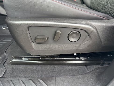 Used 2025 Chevrolet Colorado Z71 image 10