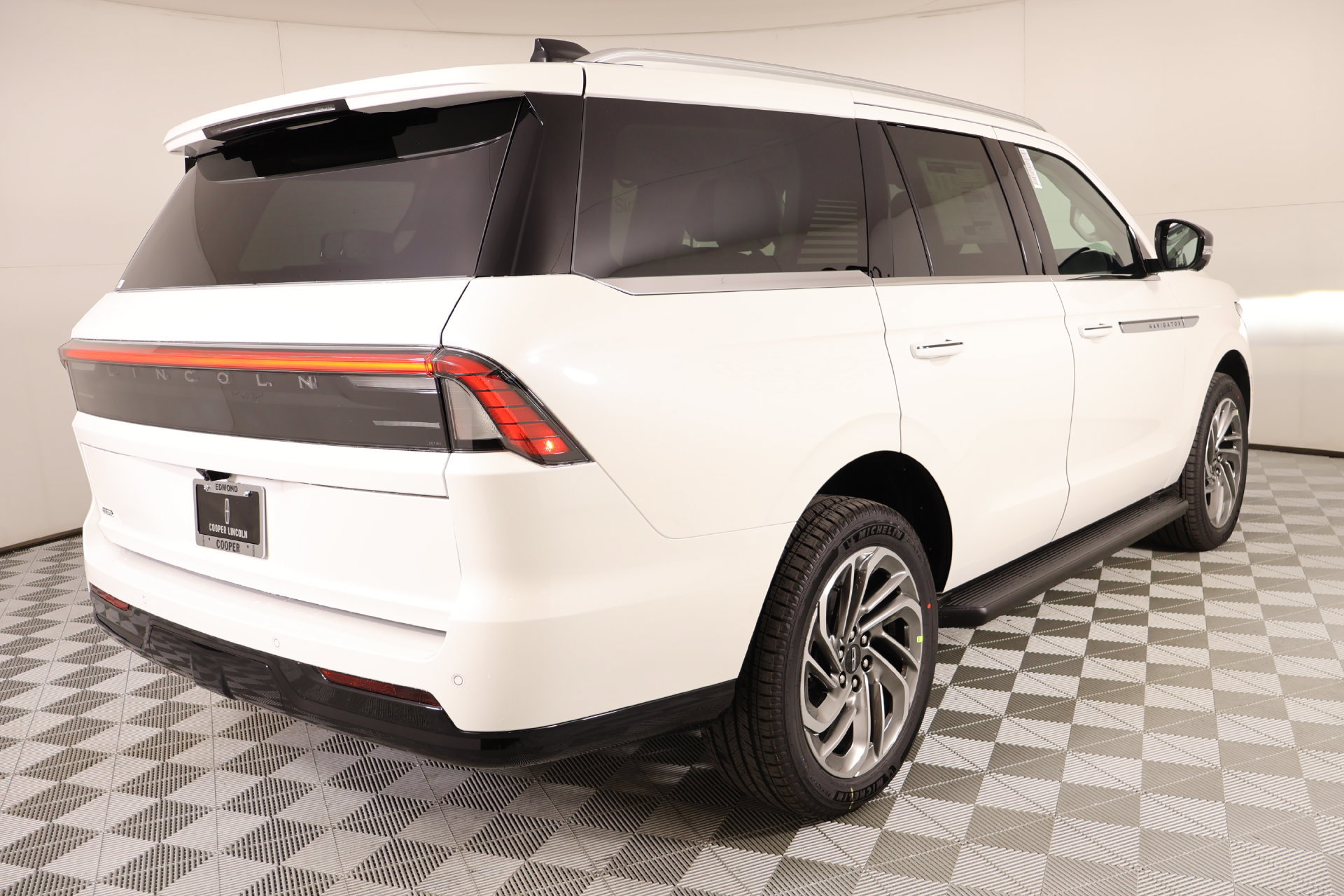 New 2026 Lincoln Navigator Premiere AWD/4WD image 22