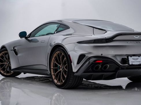 Used 2025 Aston Martin V8 Vantage Coupe RWD image 9