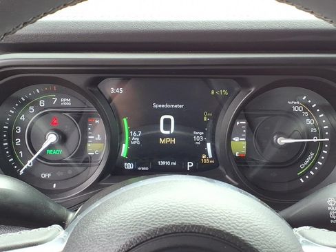 Used 2025 Jeep Wrangler Unlimited Sahara AWD/4WD image 2