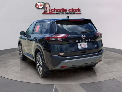 Used 2022 Nissan Rogue SV FWD image 3