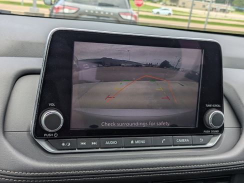 Used 2024 Nissan Rogue S image 18