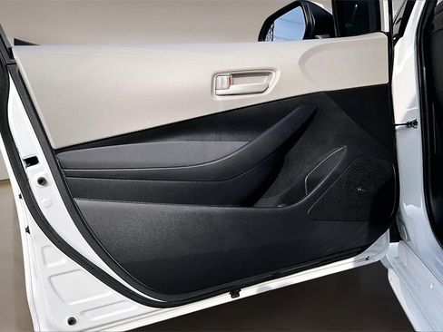Used 2025 Toyota Corolla LE w/ LE Premium Package image 18