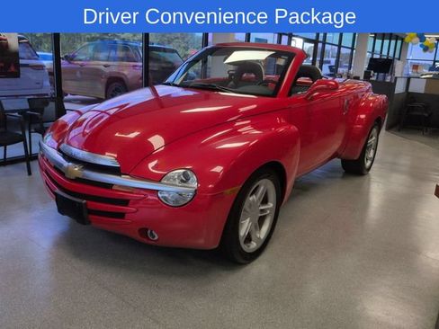 Used 2004 Chevrolet SSR w/ Preferred Equipment Group RWD image 7