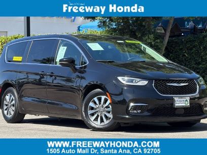 Used 2024 Chrysler Pacifica Limited