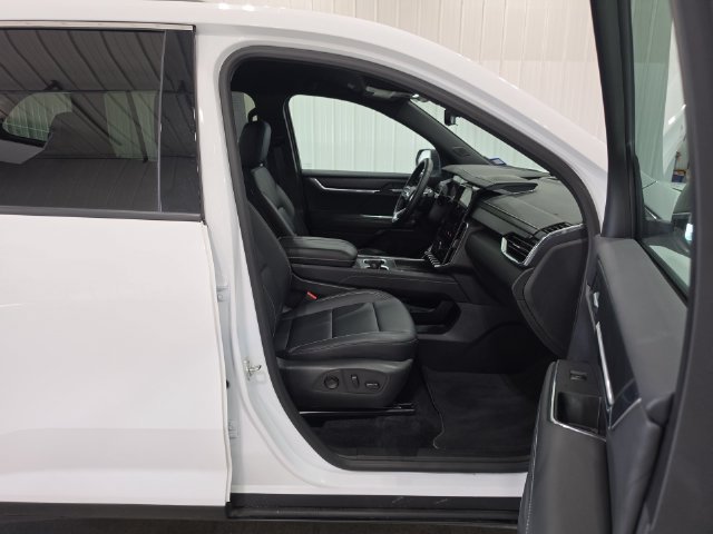Used 2026 GMC Acadia Elevation w/ Elevation Premium Package AWD/4WD image 31