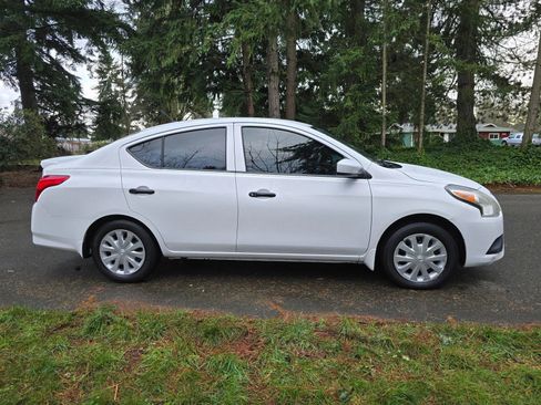 Used 2017 Nissan Versa S Plus image 6