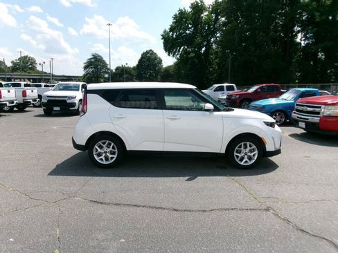 Used 2025 Kia Soul LX w/ LX Technology Package FWD image 5