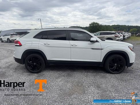 Used 2023 Volkswagen Atlas Cross Sport SE w/ Panoramic Sunroof Package FWD image 6