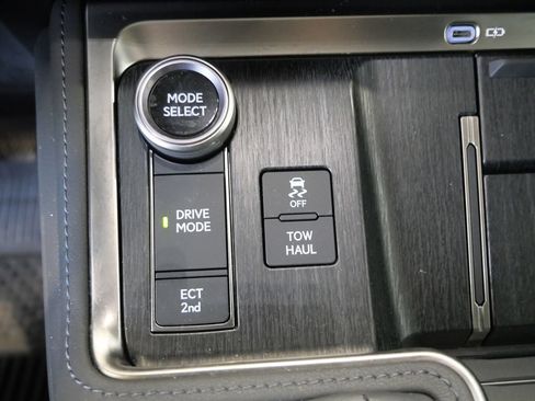 Used 2024 Lexus GX 550 w/ Accessory Package (2T) AWD/4WD image 34