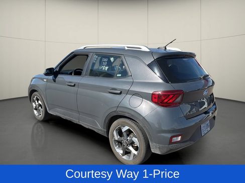 Used 2025 Hyundai Venue SEL FWD image 6