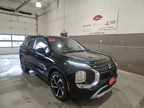 Used 2022 Mitsubishi Outlander SE image 1