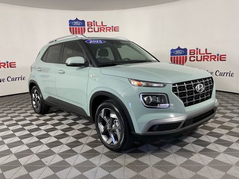 Used 2025 Hyundai Venue Limited FWD image 1