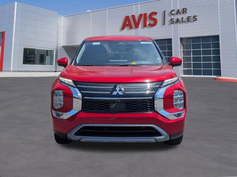 Used 2025 Mitsubishi Outlander SE FWD image 2