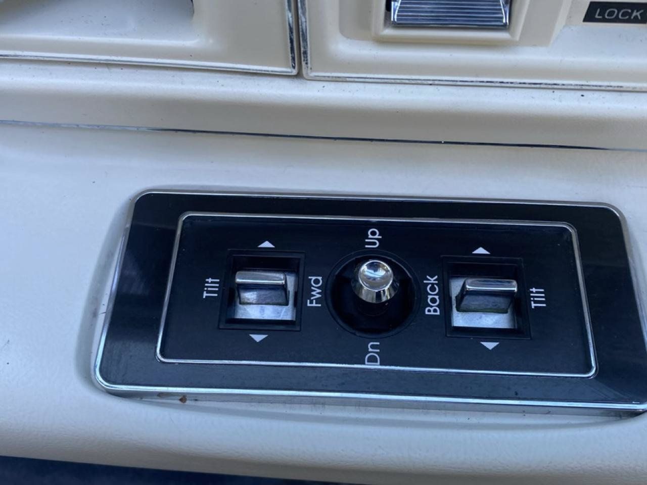 Used 1991 Cadillac Eldorado Coupe FWD image 17