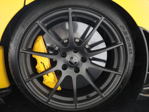 Used 2015 McLaren P1 RWD image 17