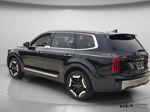 Certified 2025 Kia Telluride S FWD image 8