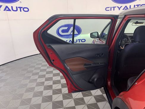 Used 2018 Nissan Kicks SR FWD image 28